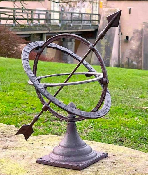 Sonnenuhr auf Standfuß Antik-Stil Gusseisen Braun Gartendeko H 30cm