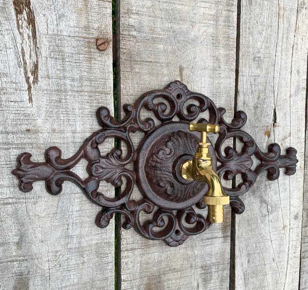 Wasserhahn mit Zierrosette Vintage Wasseranschluss Garten Gusseisen