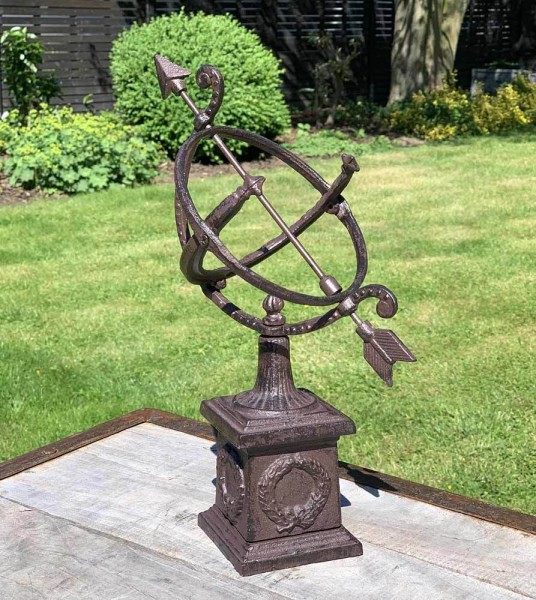 Sonnenuhr auf Standfuß Antik-Stil Gusseisen Braun Gartendeko H 34cm