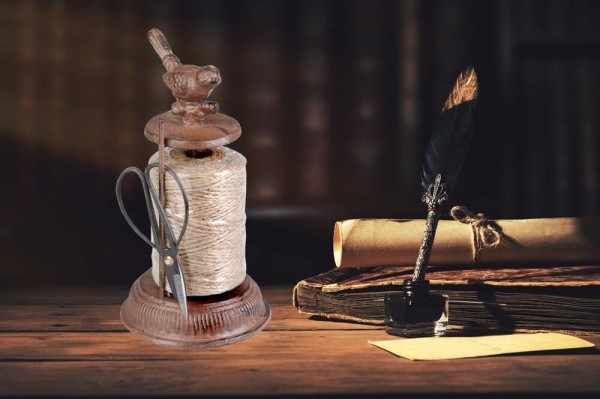 Garnspender mit Schere Vogel Spindel Gusseisen Antik-Braun Schnurspender