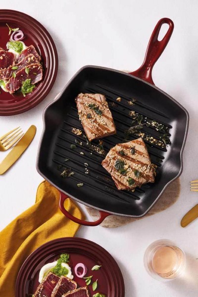 Le Creuset Grillpfanne Quadrat Signature Gusseisen Garnet (Rhone) Bordeaux-Rot 26cm