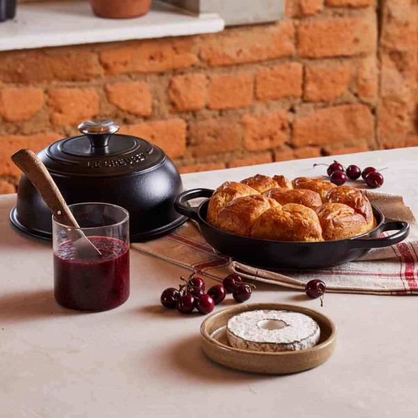 Le Creuset Brotbräter Rund Gusseisen Schwarz matt 24cm