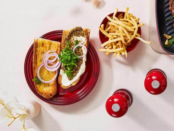 Le Creuset Pfeffermühle Kirschrot 21cm