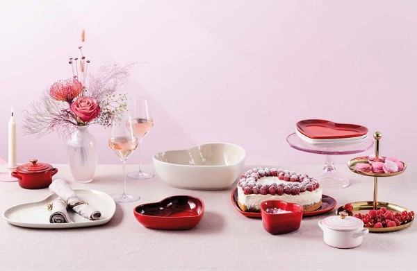 Le Creuset Servierplatte Herzform Steinzeug Meringue 32cm