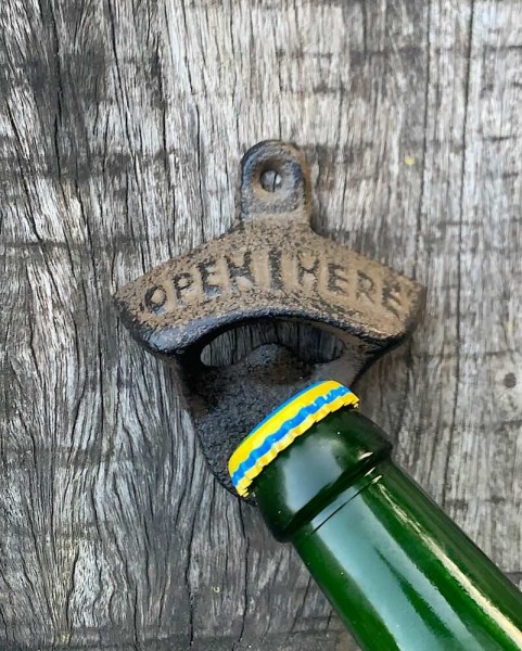 Wandflaschenöffner OPEN HERE American Vintage-Style Gusseisen Wandmontage Braun