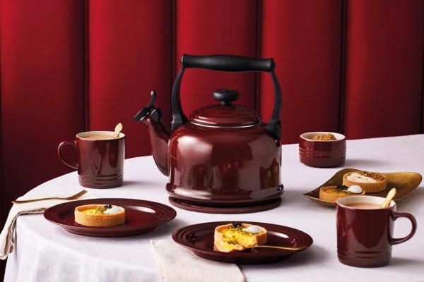 Le Creuset Wasserkessel Tradition Garnet (Rhone) Bordeaux-Rot 2,1L