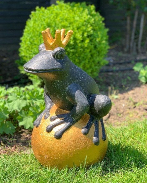 Gartenfigur Froschkönig Groß XXL Figur Frosch Goldene Kugel Guss-Stein 70 cm