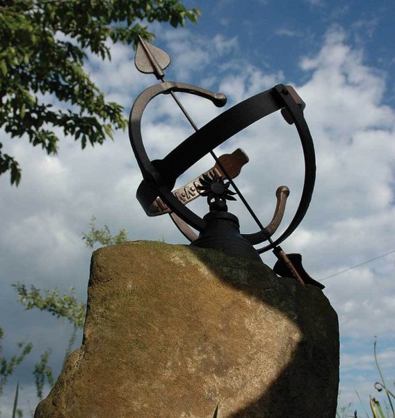 Sonnenuhr Antik-Stil Gusseisen Rostbraun Gartendeko 32cm