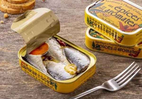 la belle-iloise Sardinen in Olivenöl mit Gewürzen (epices aromates) - Dose 115 g