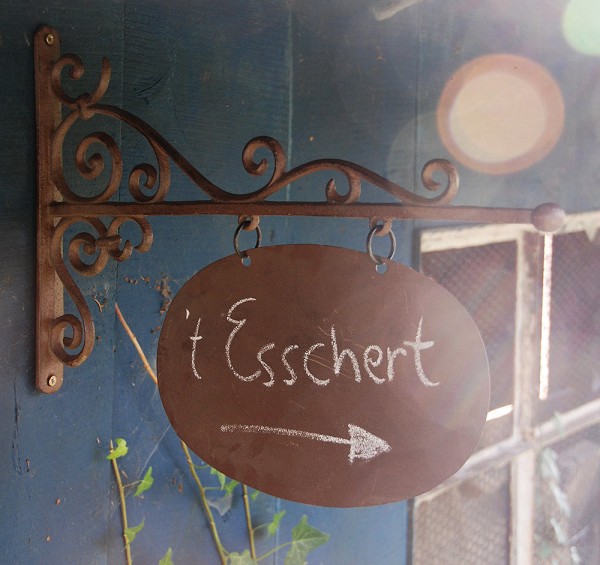 Rustikales Türschild Namenschild Oval Gusseisen Antik-Braun