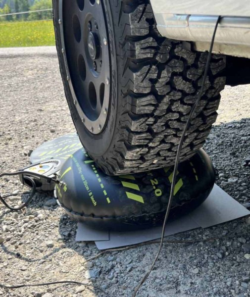 flat-jack camper 2.0 Reifen-Luftkissen - Ausgleich bis 20 cm - Reifen bis 305mm