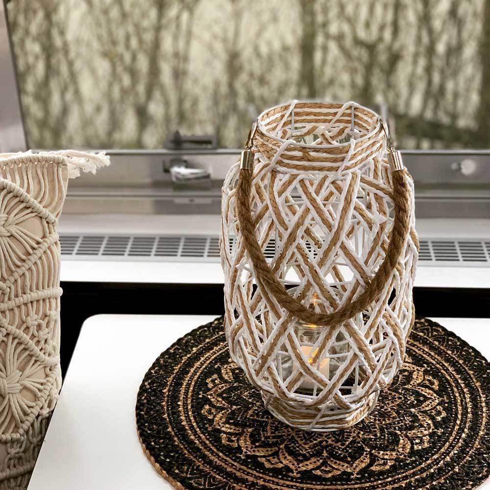 Laterne Boho Style Windlicht mit Henkel Kerzenhalter Weiß Beige geflochten 30 cm Laterne Boho Style Windlicht mit Henkel Kerzenhalter Weiß Beige geflochten 30 cm