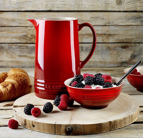 Le Creuset Saftkrug Steinzeug Kirschrot 1,5L