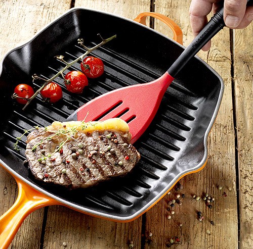 Le Creuset Grillpfanne Quadratisch Signature Gusseisen Ofenrot 26cm